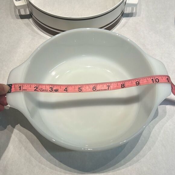 Anchor Hocking Fire-King 2 Qt Casserole Dish w/Lid Metal Tray Holder Vtg White - Picture 10 of 11